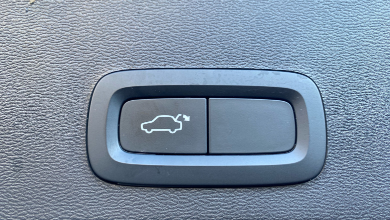 Volvo XC40 2.0 B3P Core 5dr Auto Petrol Estate